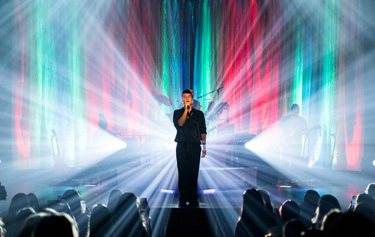 JUANJO BONA TRAZA EL CAMINO HACIA EL FUTURO DE NUESTRO POP EN UNIVERSAL MUSIC FESTIVAL