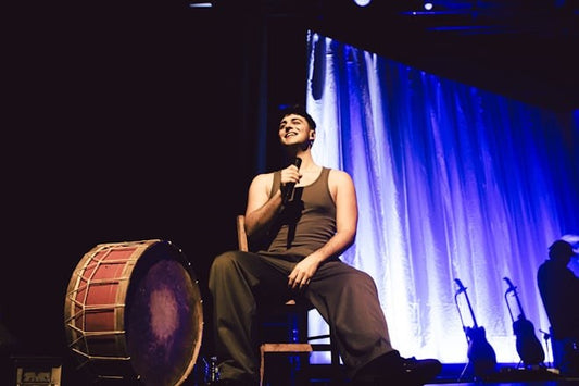 JUANJO BONA: LA DOBLE APUESTA DEL ÉXITO. GIRA Y TELEVISIÓN SE UNEN EN LA CARRERA DEL JOVEN ARAGONÉS HACIA EL ESTRELLATO.